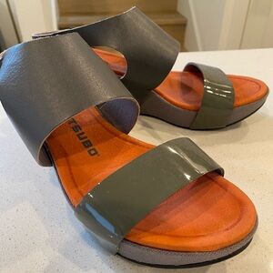 Tsubo Olesia leather platform sandals. Brand new (no box). Size 7.5